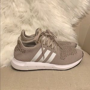 Never worn tan adidas ⭐️